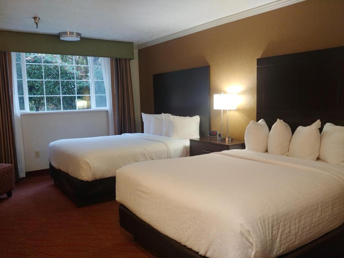 Best Western Plus Parkway Inn Wilsonville Esterno foto