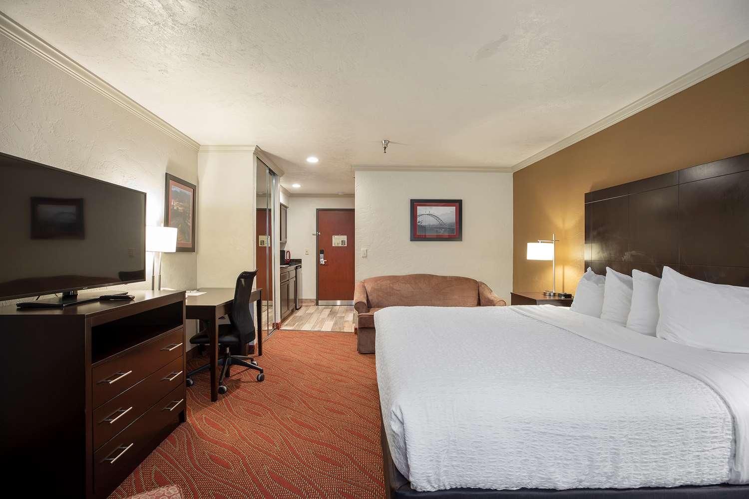 Best Western Plus Parkway Inn Wilsonville Esterno foto