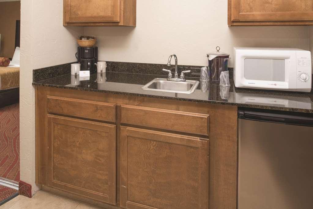 Best Western Plus Parkway Inn Wilsonville Esterno foto