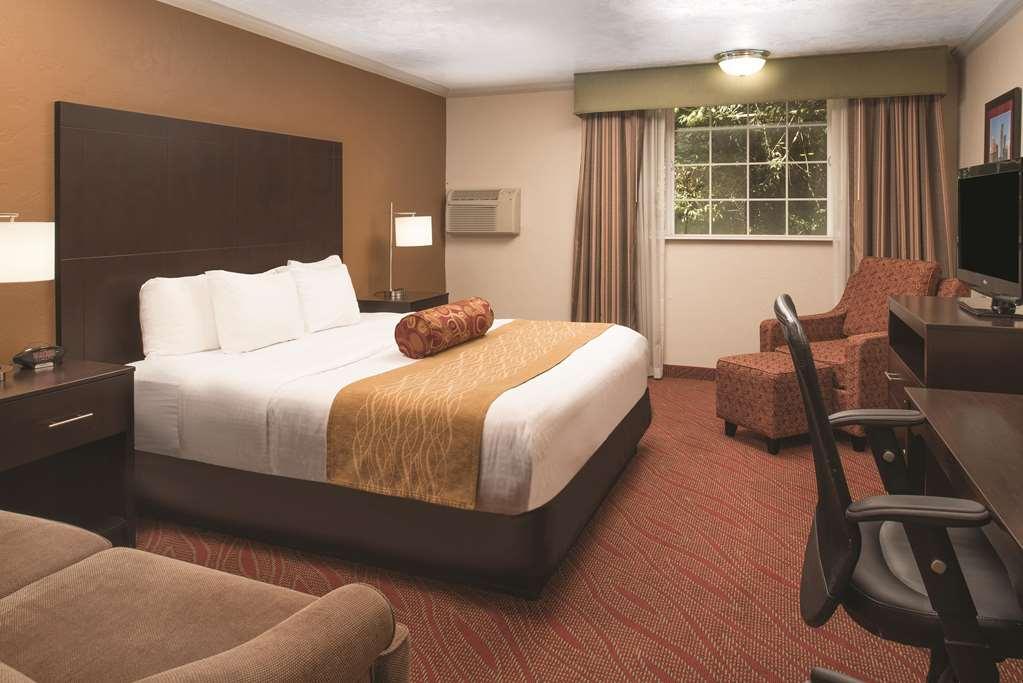 Best Western Plus Parkway Inn Wilsonville Esterno foto