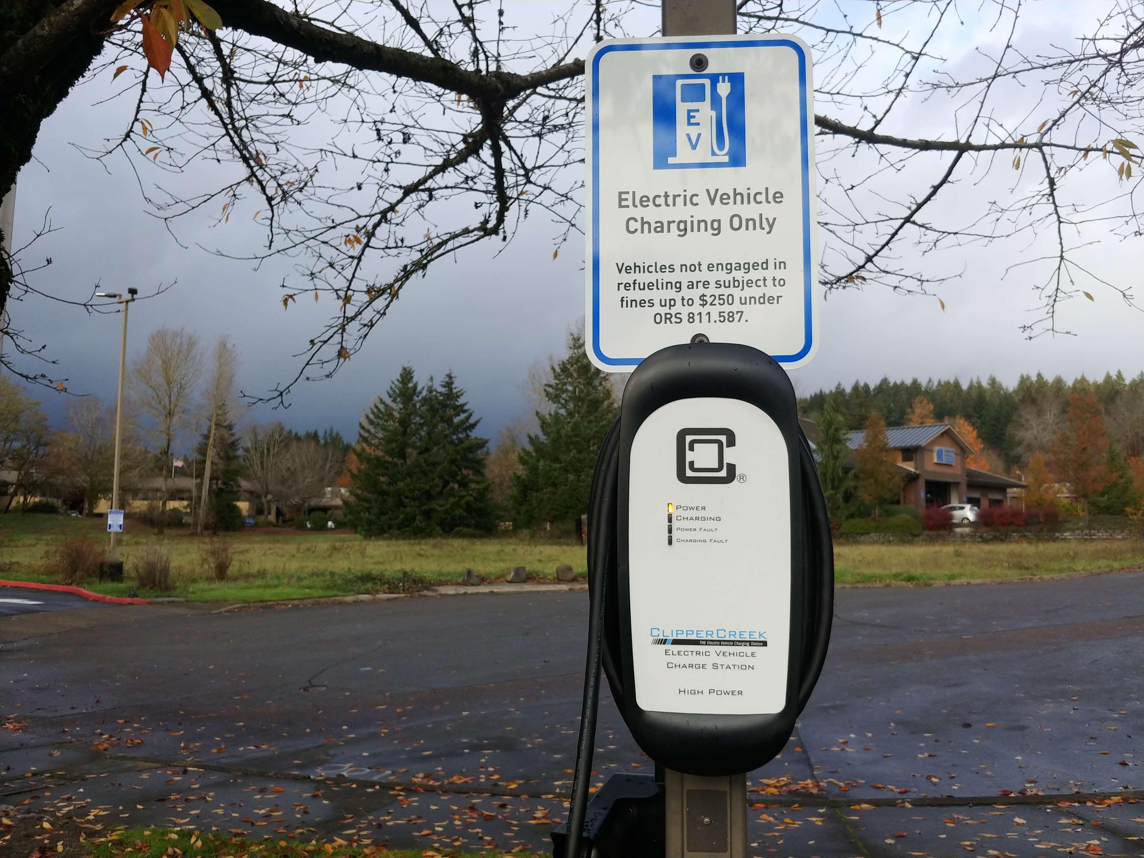Best Western Plus Parkway Inn Wilsonville Esterno foto
