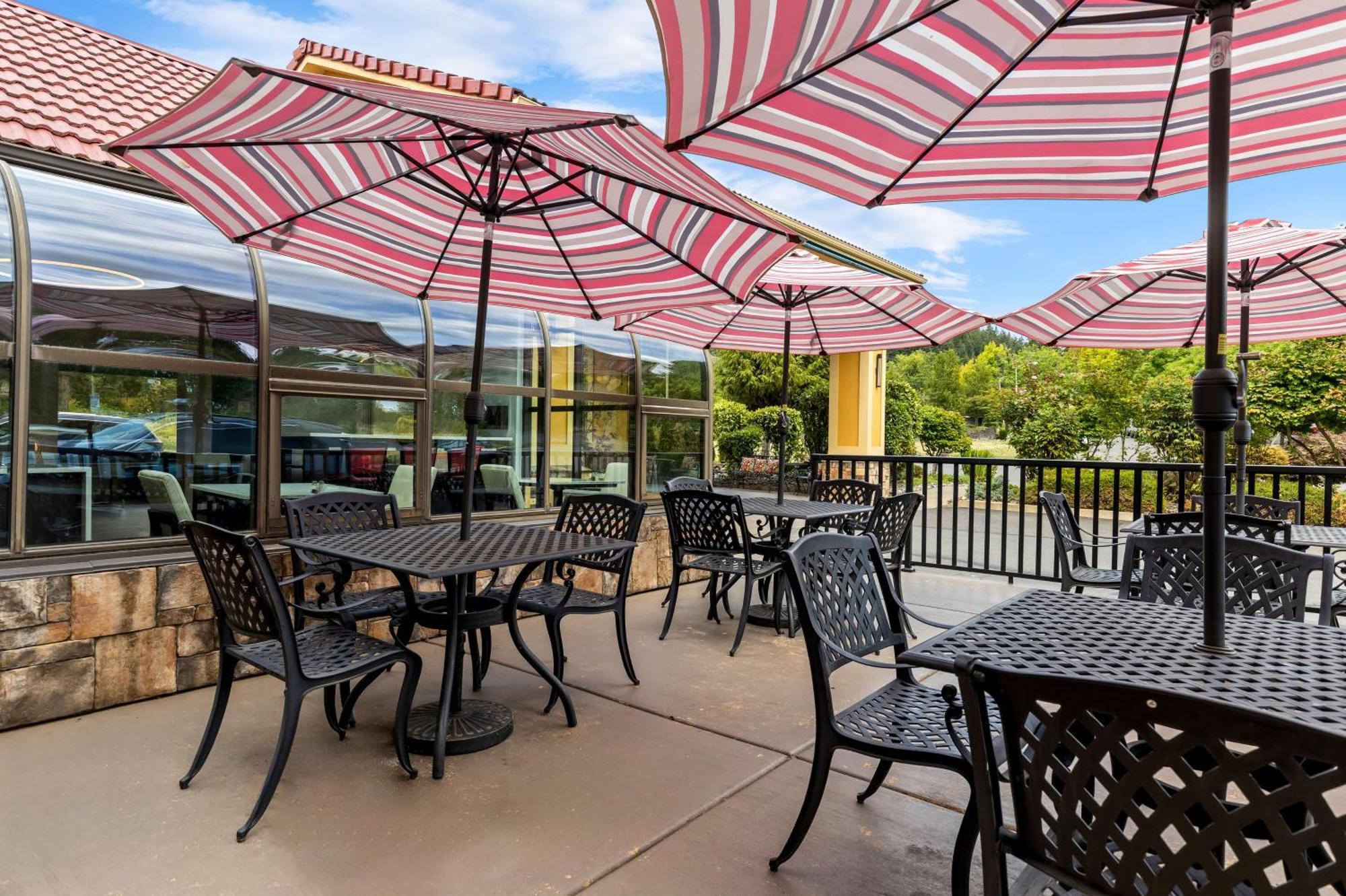 Best Western Plus Parkway Inn Wilsonville Esterno foto
