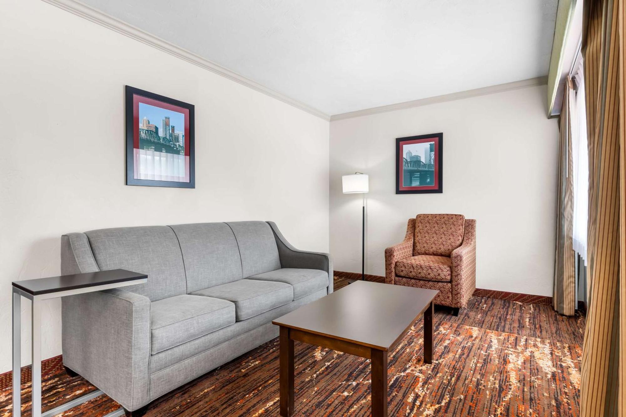 Best Western Plus Parkway Inn Wilsonville Esterno foto
