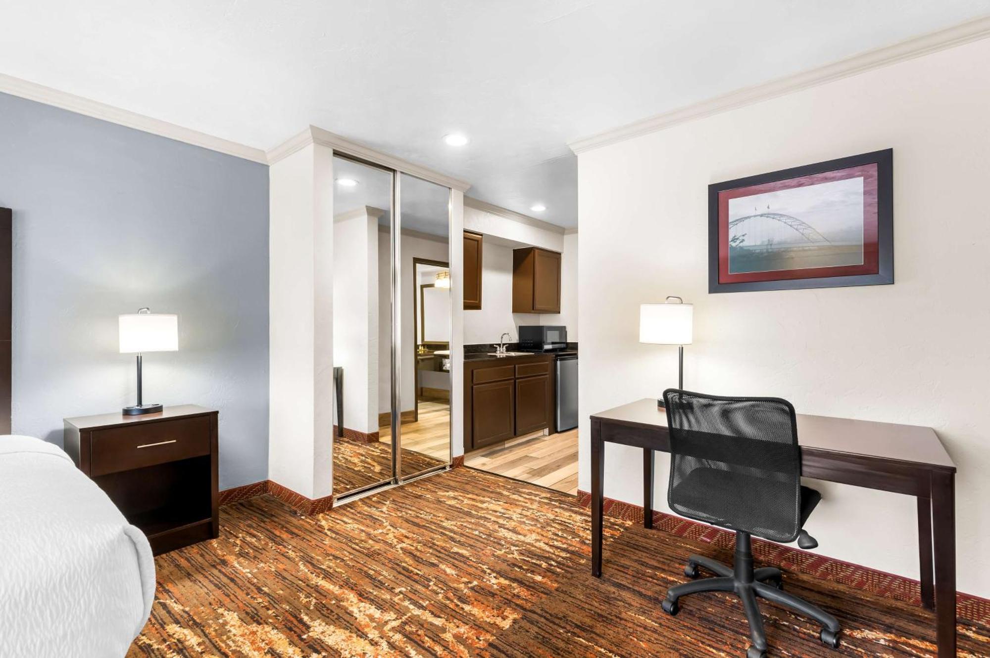 Best Western Plus Parkway Inn Wilsonville Esterno foto