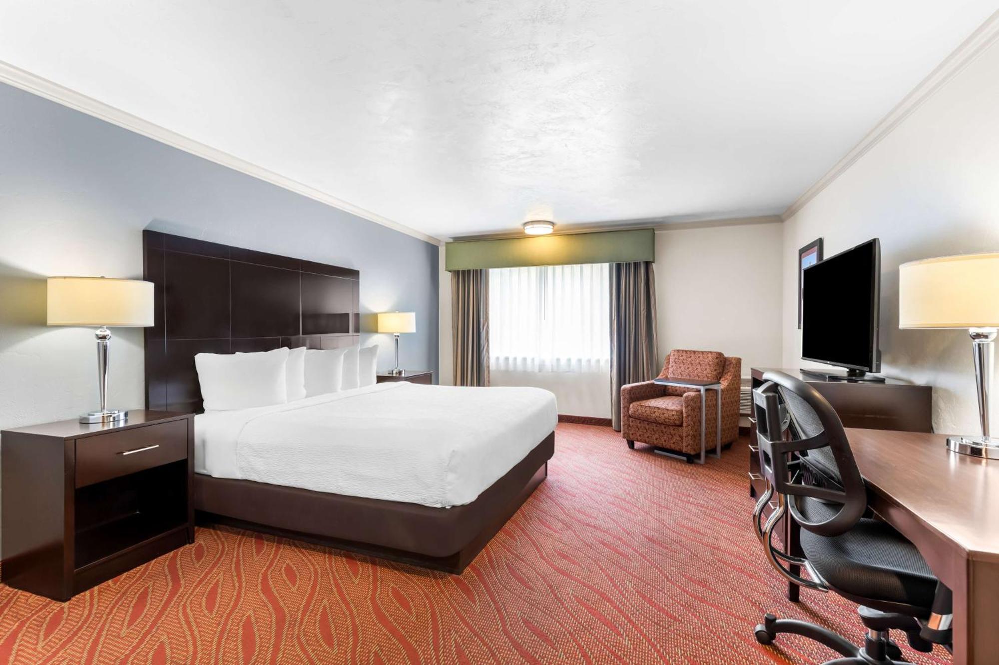 Best Western Plus Parkway Inn Wilsonville Esterno foto