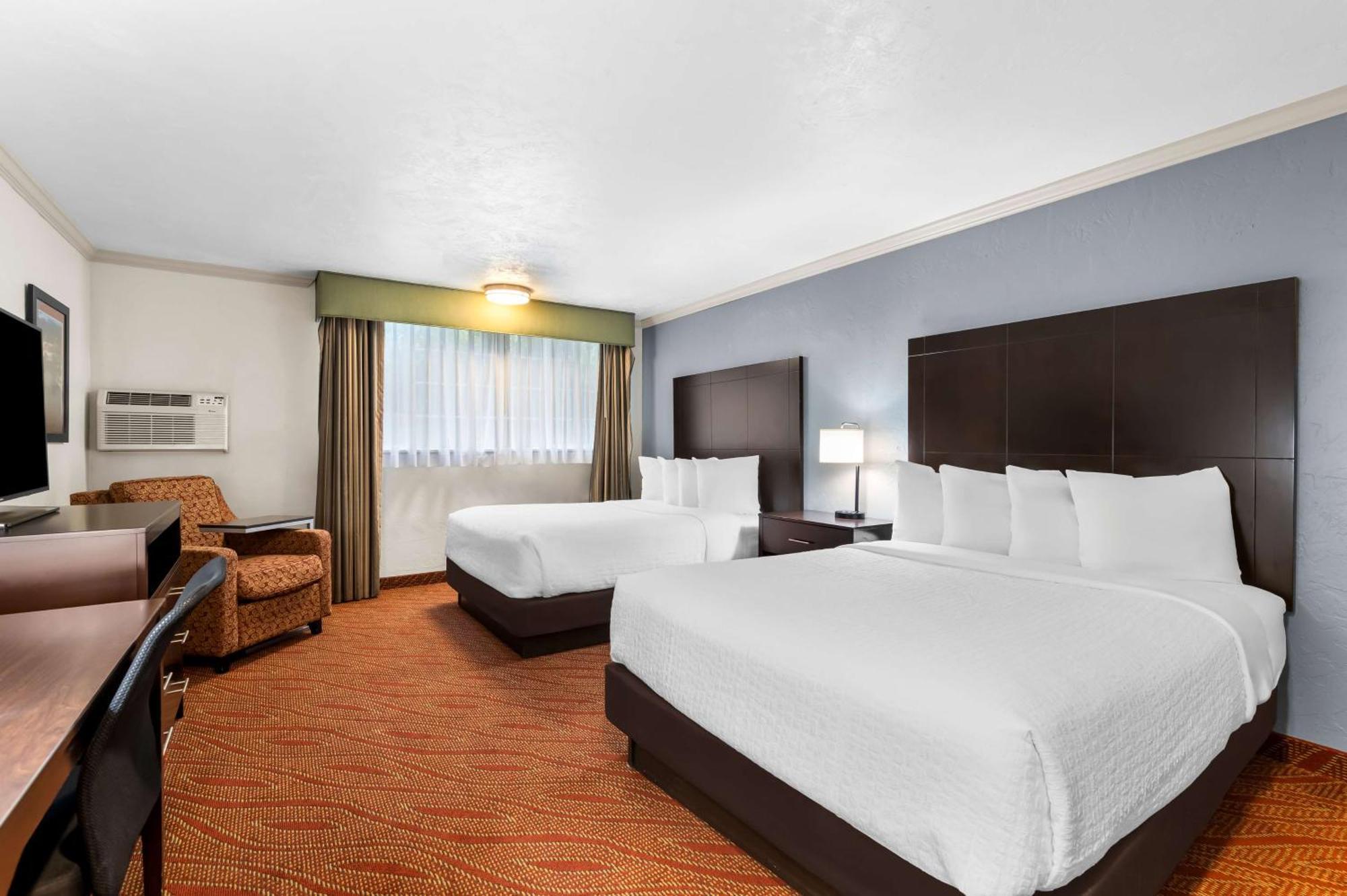 Best Western Plus Parkway Inn Wilsonville Esterno foto