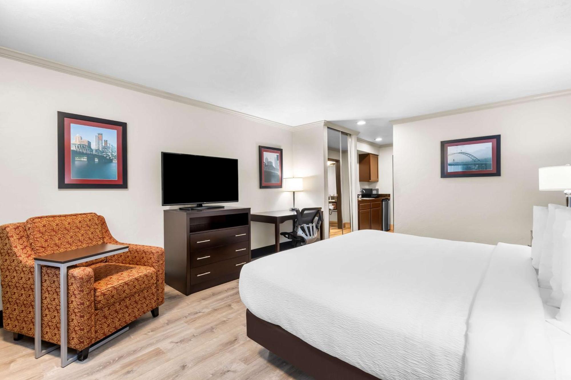 Best Western Plus Parkway Inn Wilsonville Esterno foto