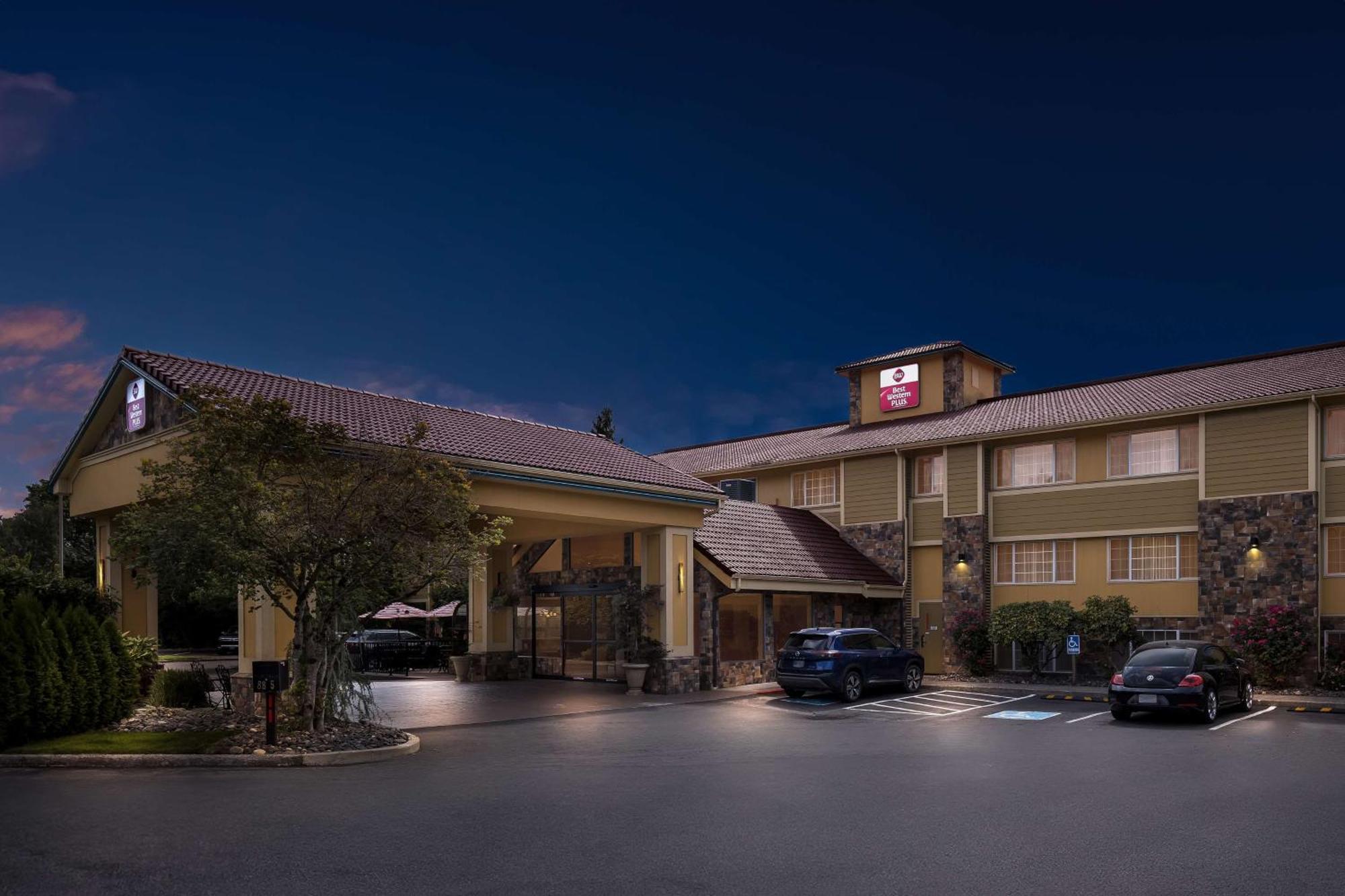 Best Western Plus Parkway Inn Wilsonville Esterno foto